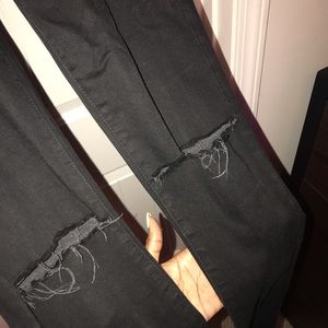 AE black skinny jeans w/ rips at the knees